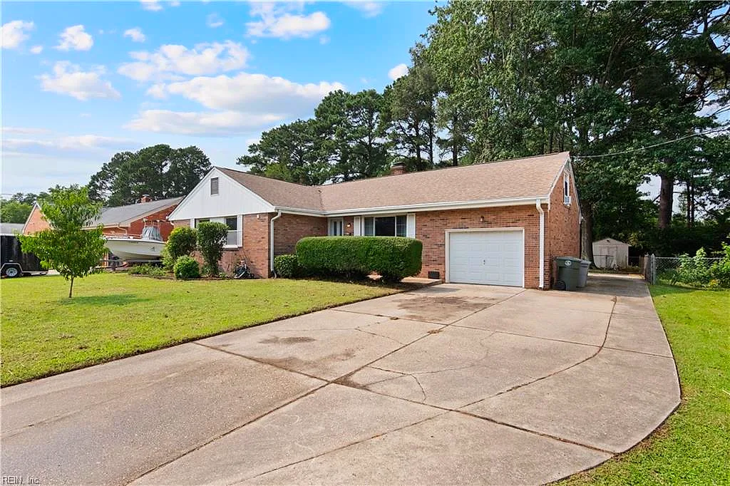 4 Bramston DR, HAMPTON VA 23666