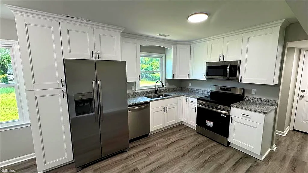 64 Moss Ave, Hampton — photo