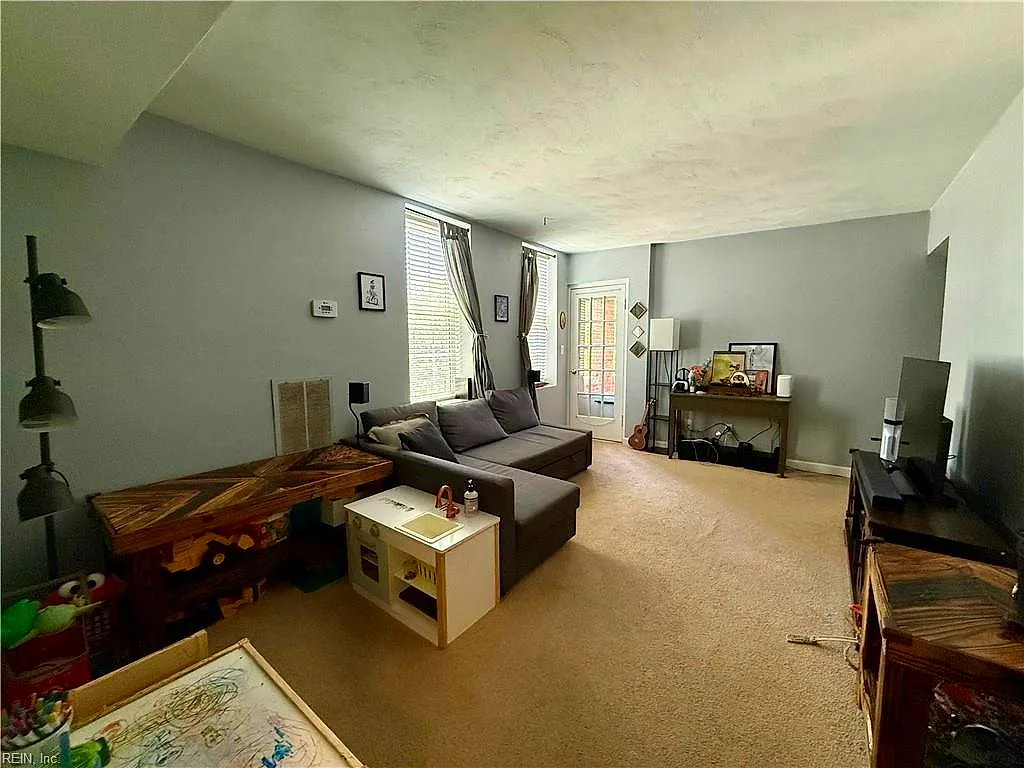 610 W Princess Anne Rd #B6, Norfolk — photo