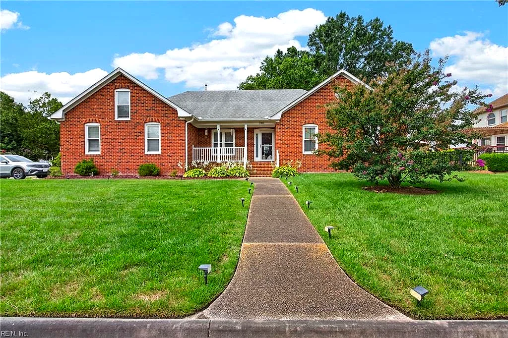 746 Yorkshire TRL, CHESAPEAKE VA 23322