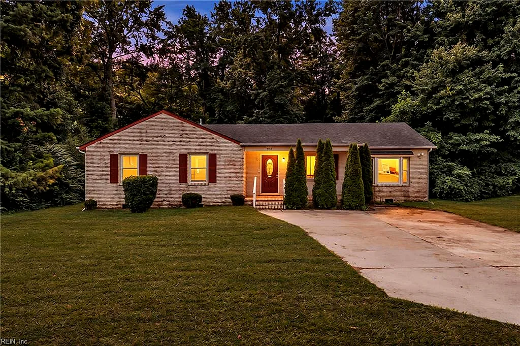 208 Locust ST, SUFFOLK VA 23434