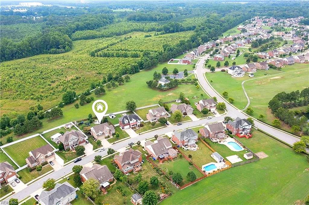 126 Hawks Nest Lane Ln, Suffolk — photo