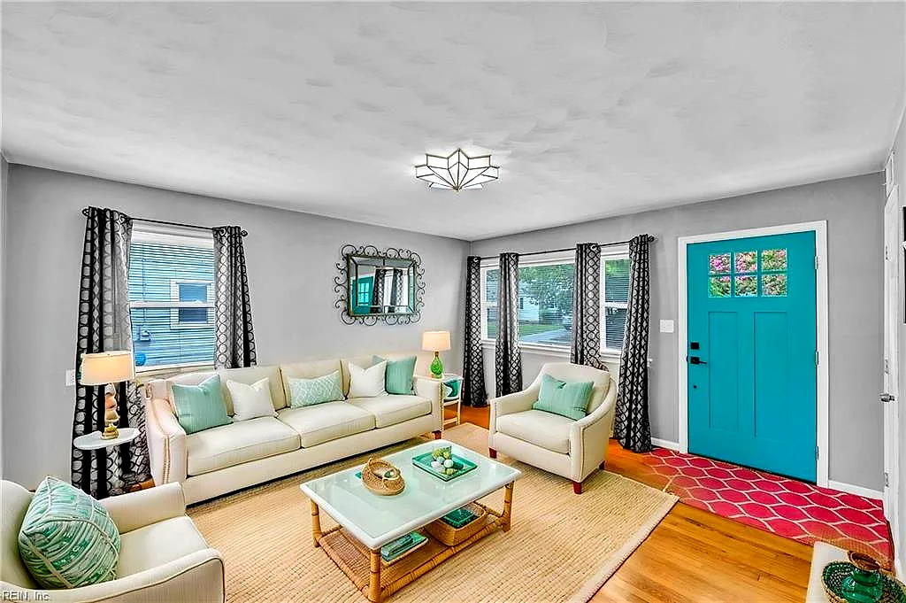 1525 Baychester Ave, Norfolk — photo