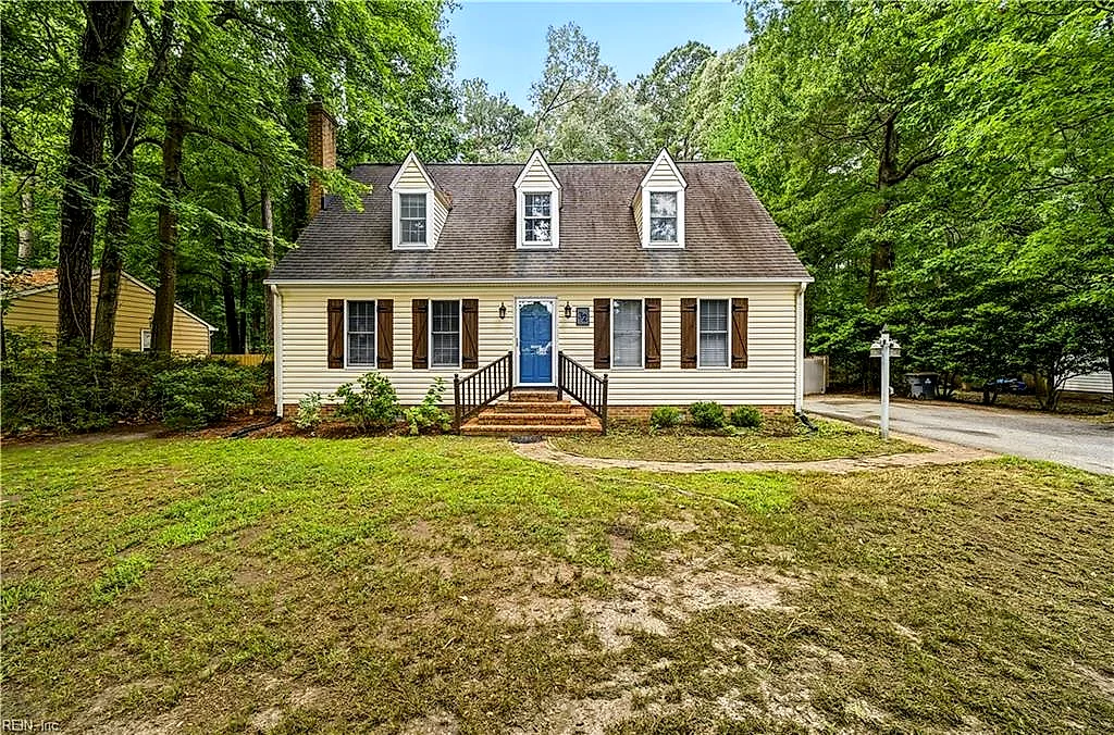 32 Little Florida RD, POQUOSON VA 23662