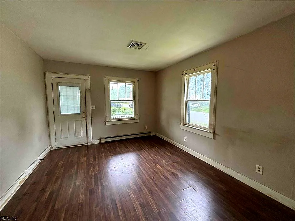 386 Leeland Ave, Hampton — photo
