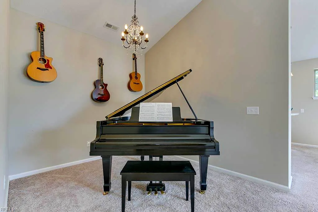 1104 Union Pacific Way, Suffolk — photo
