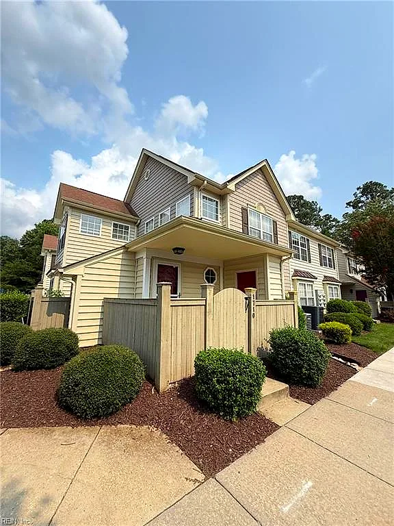 1710 Duntrune Gln, Williamsburg — photo