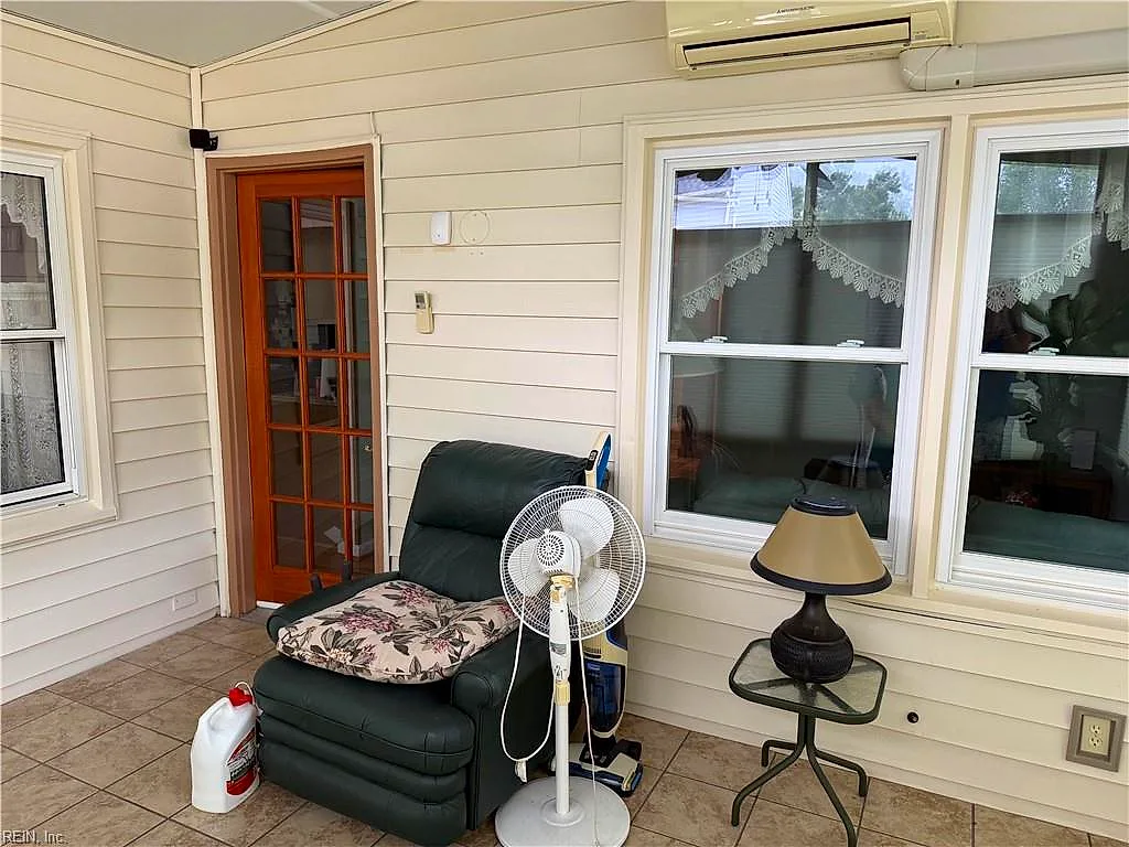 1005 Melton Ct, Virginia Beach — photo