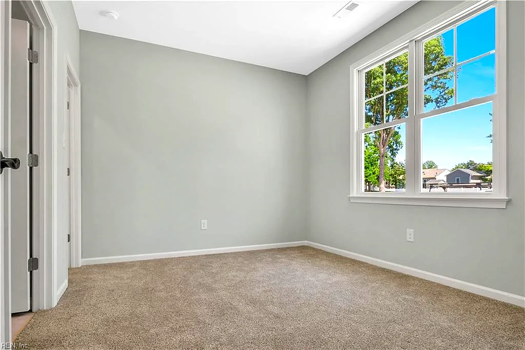 327 Linda Ln, Williamsburg — photo