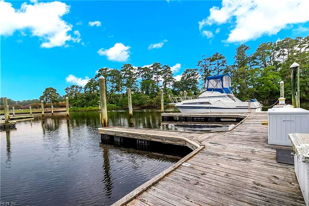 4 Harbor Watch Dr ##520, Chesapeake — photo