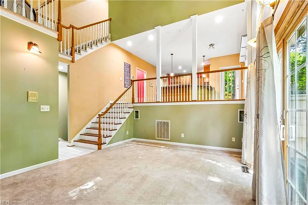 112 Woodhall Spa, Williamsburg — photo
