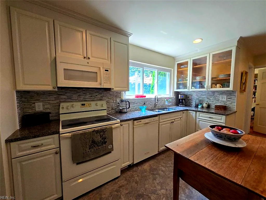 565 Lynn Shores Dr, Virginia Beach — photo
