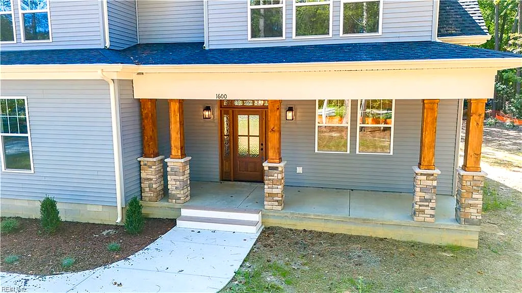 19 Grove Ave, Suffolk — photo