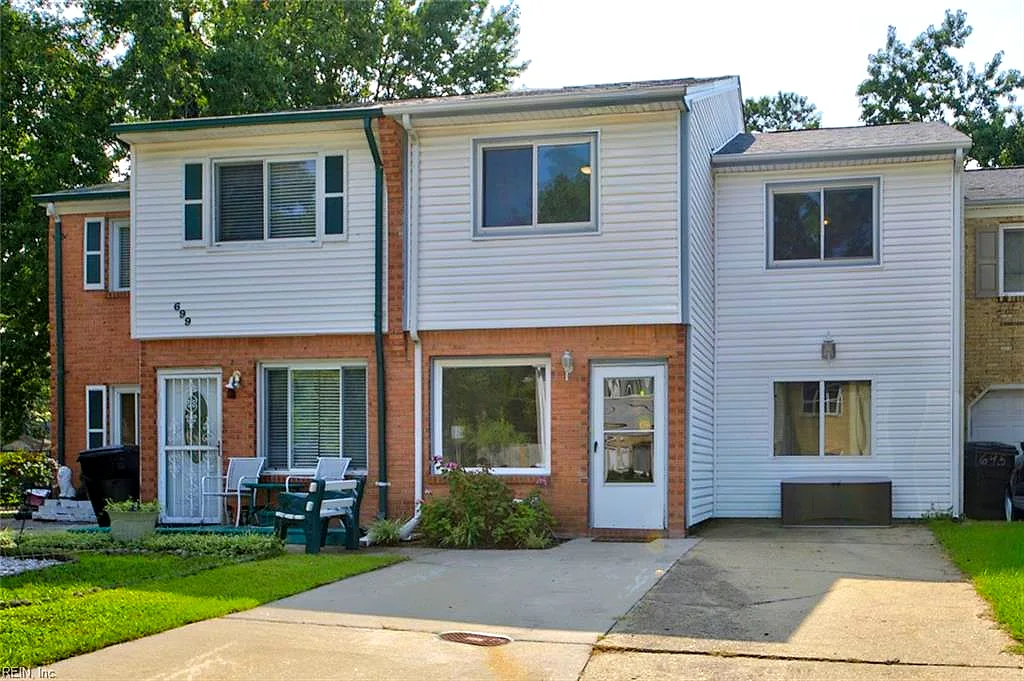 697 Grant AVE, VIRGINIA BEACH VA 23452