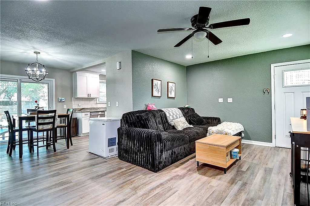 1752 Garden Dr, Virginia Beach — photo