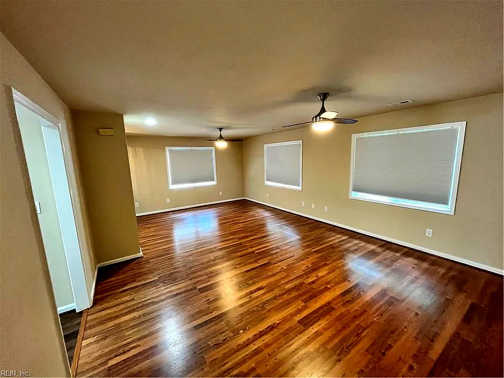 9251 Hickory St, Norfolk — photo