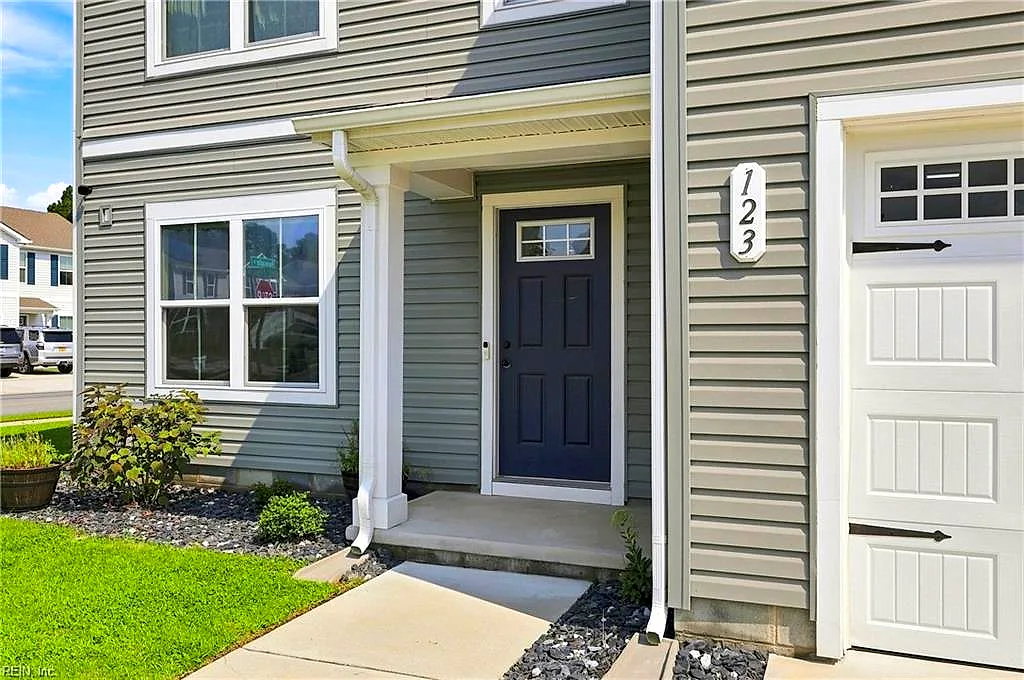 123 W Afton Pw, Portsmouth — photo