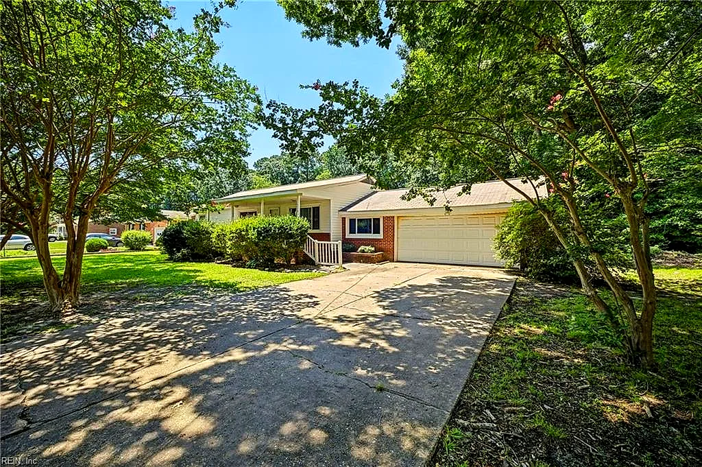 116 Greenland Dr, Yorktown — photo