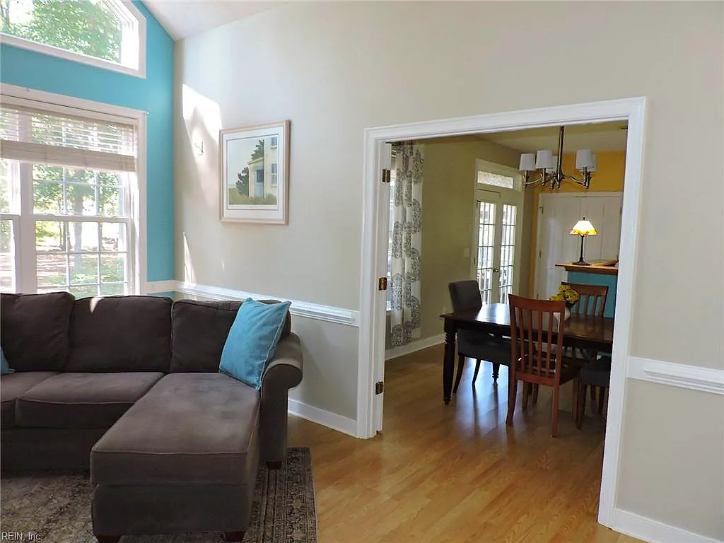 8607 East Creek Ln, Hayes — photo