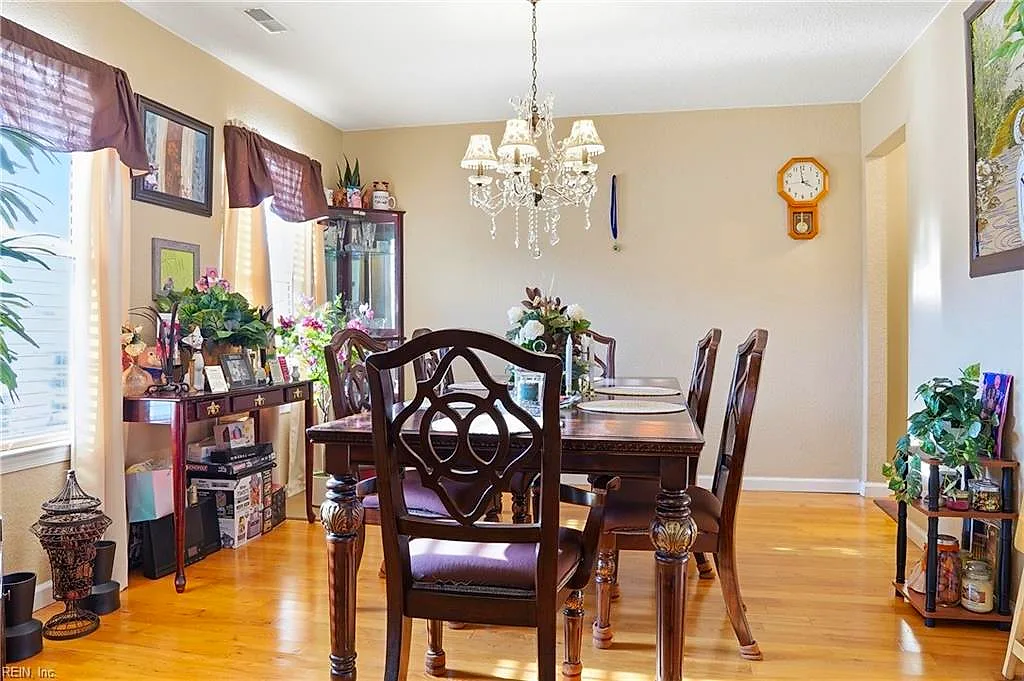 1310 Baltic St, Suffolk — photo