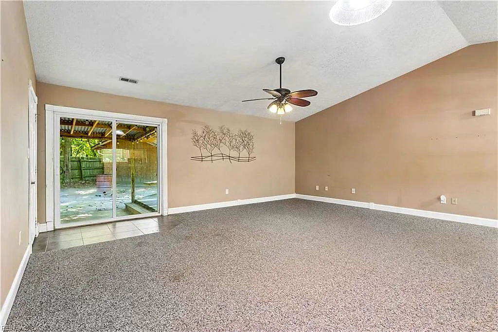 4406 Mallard Dr, Gloucester — photo