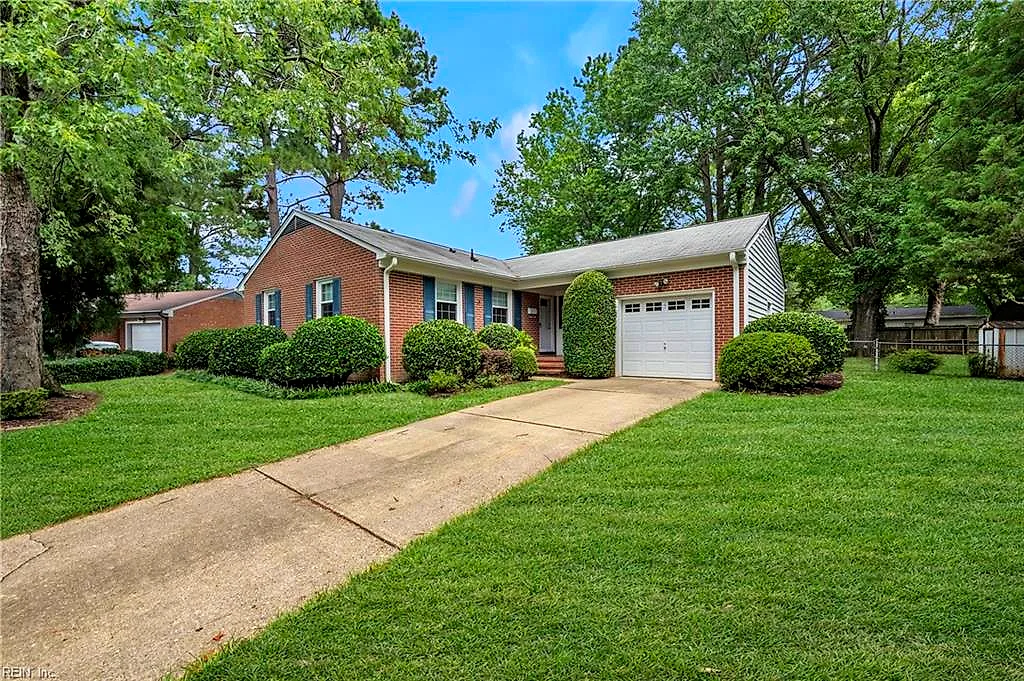 4 Karen DR, NEWPORT NEWS VA 23608