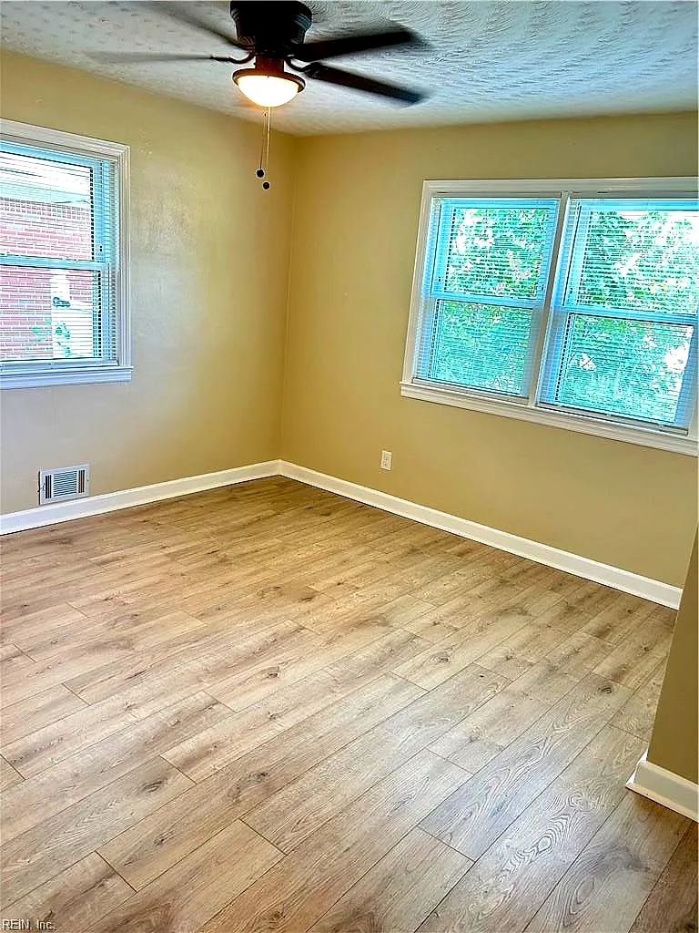 1031 E Leicester Ave, Norfolk — photo