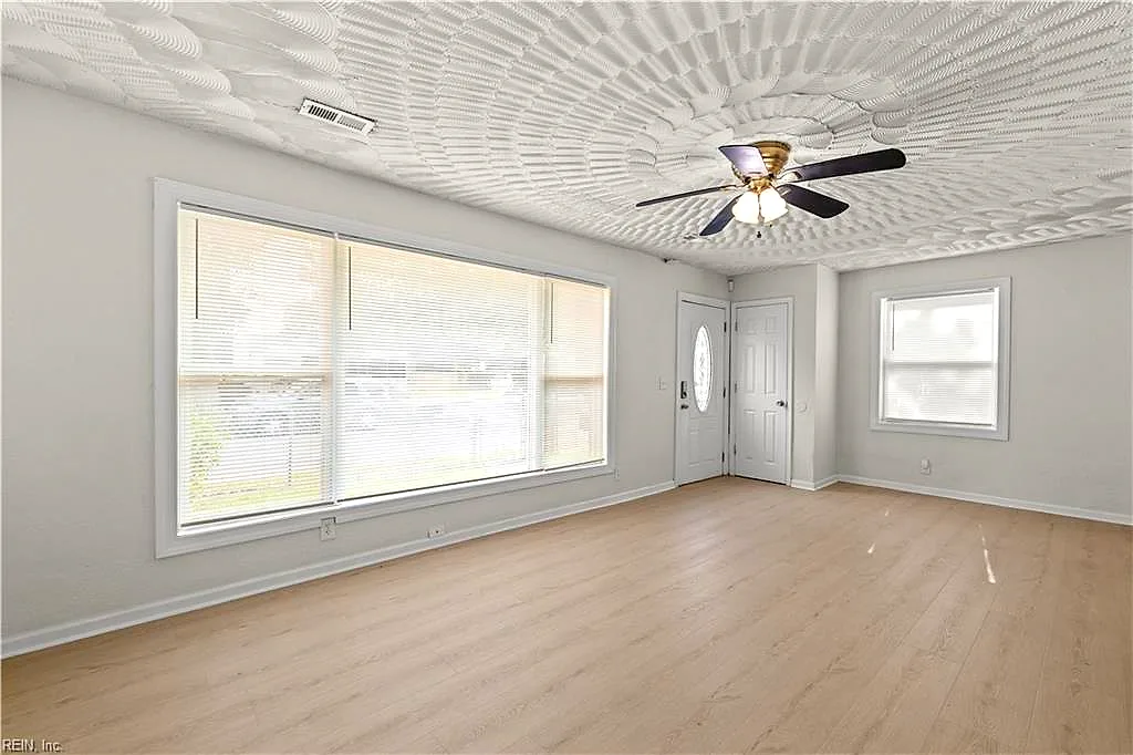 3701 Pleasant Ave Ave, Norfolk — photo