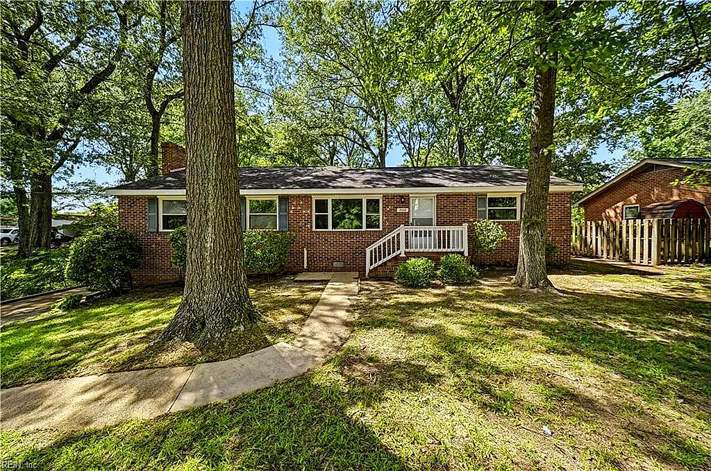 2168 Armada DR E, CHESAPEAKE VA 23321