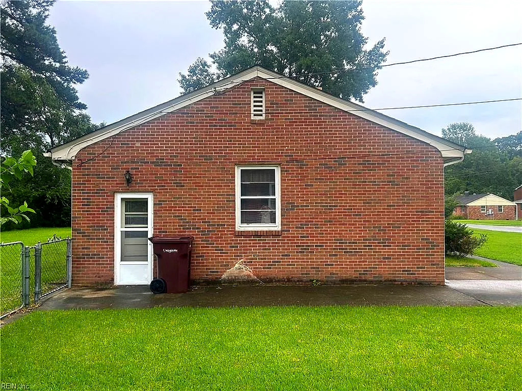 4024 Oak Dr, Chesapeake — photo