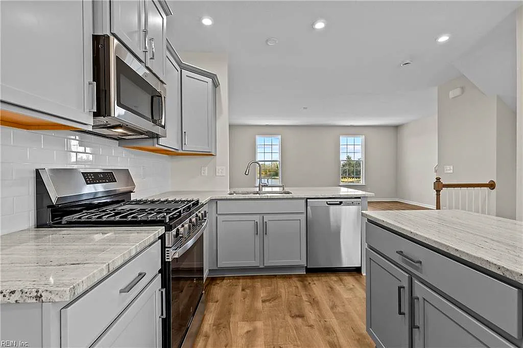 204 Freeman Dr, Hampton — photo