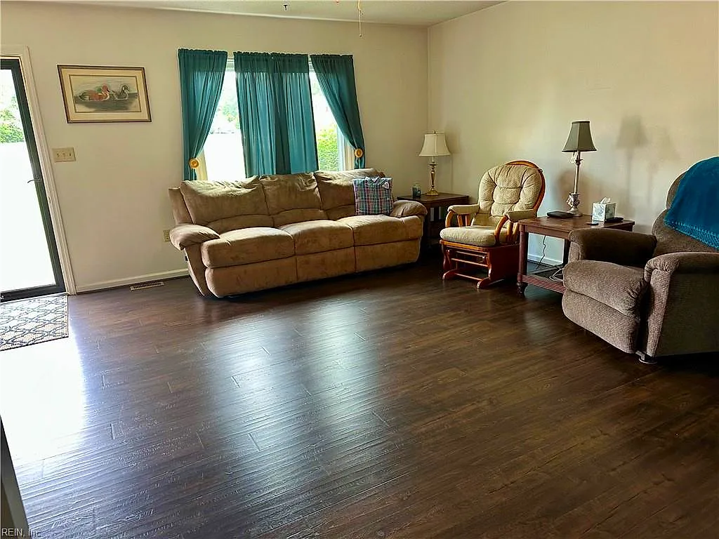 905 Woodland Dr, South Hill — photo