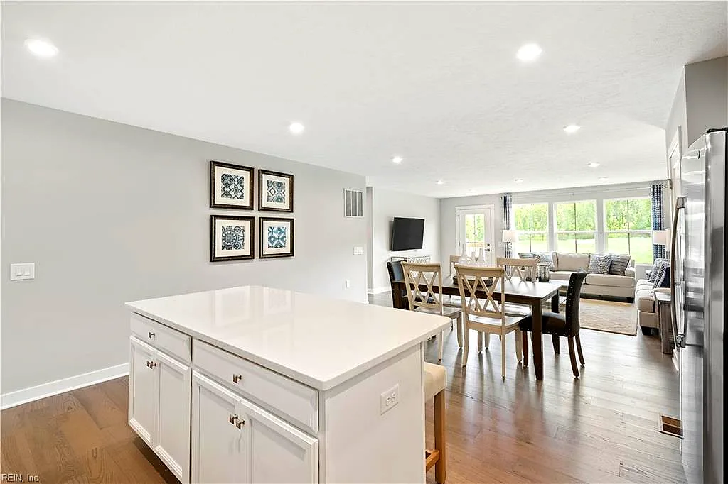 307 Medley Ln, Suffolk — photo