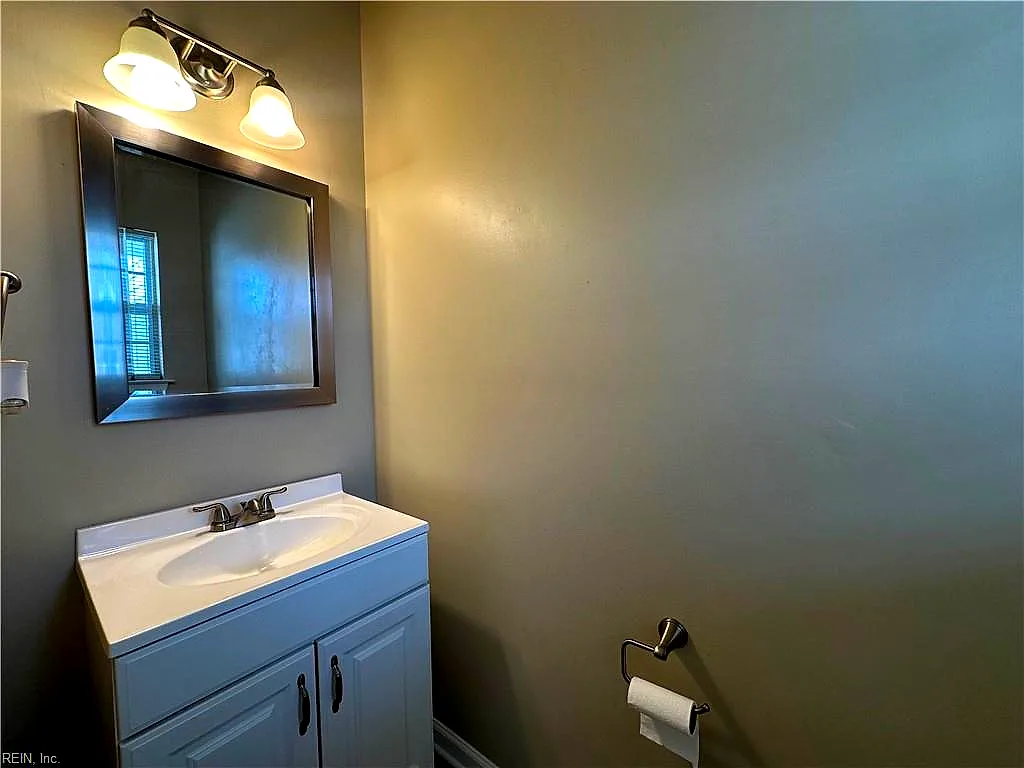 5042 Kemps Lake Dr, Virginia Beach — photo