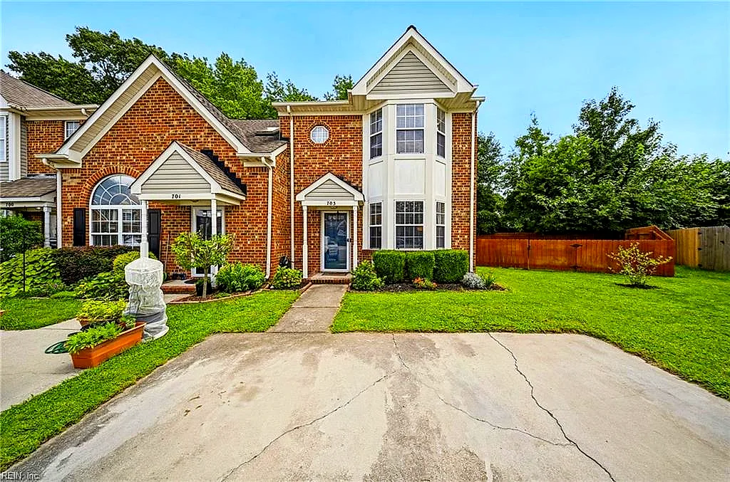703 Hunters QUAY, CHESAPEAKE VA 23320