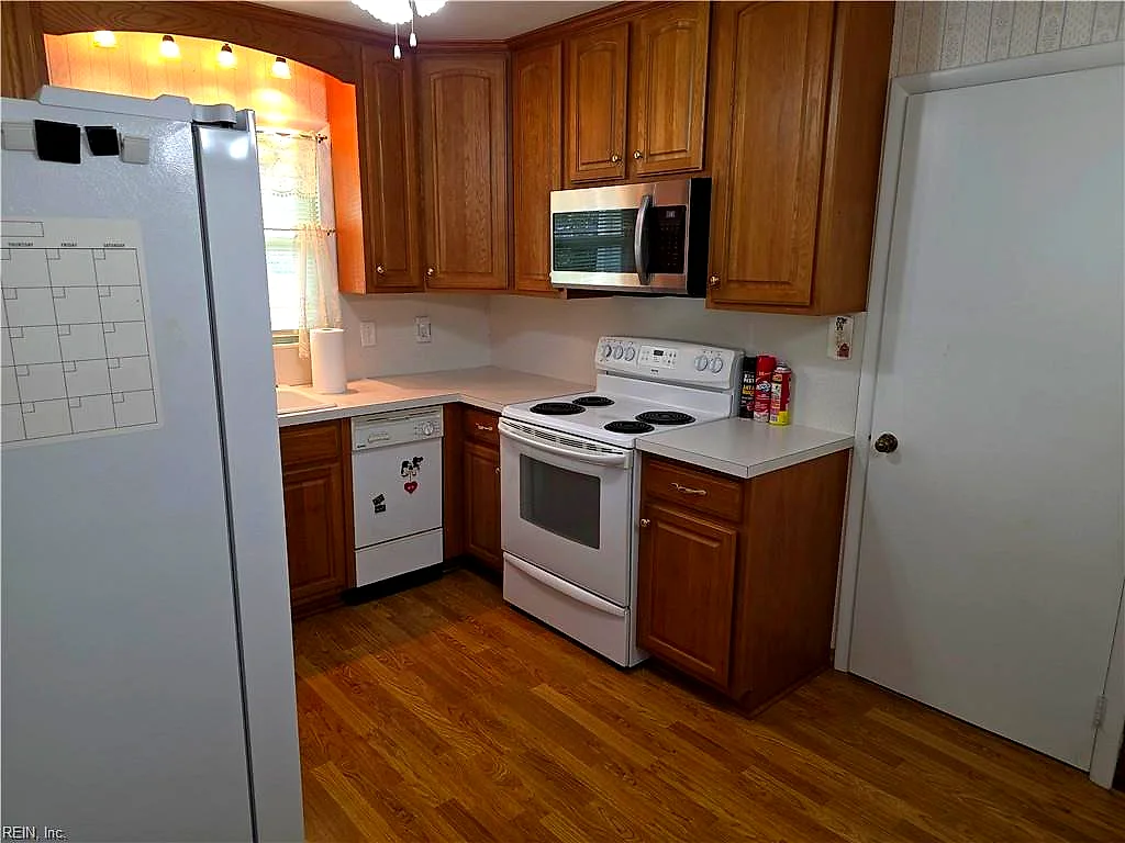 715 Essex Park Dr, Hampton — photo