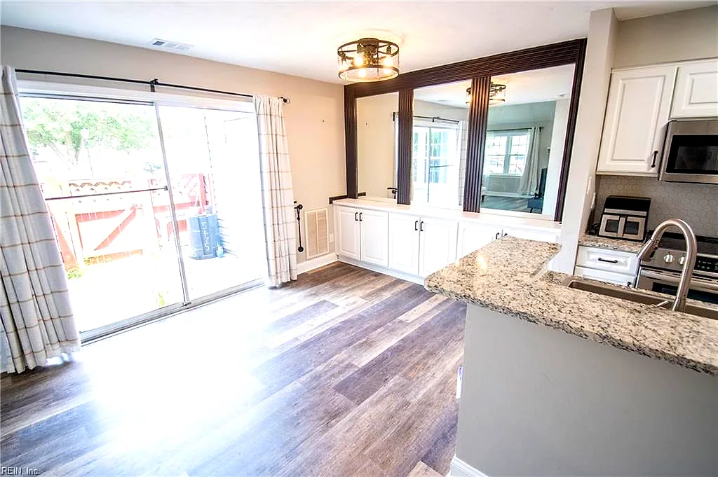5245 Lake Victoria Arch, Virginia Beach — photo
