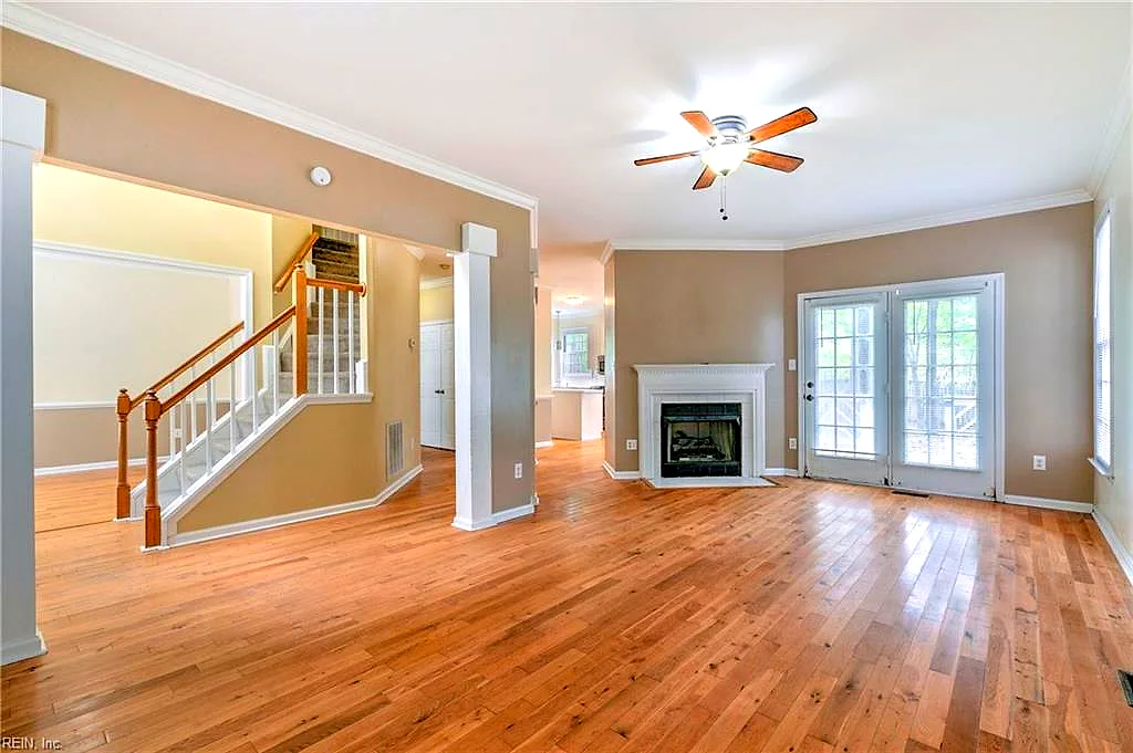 104 Kraft Ct, Yorktown — photo