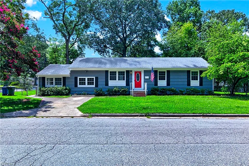 203 Robinson DR, NEWPORT NEWS VA 23601