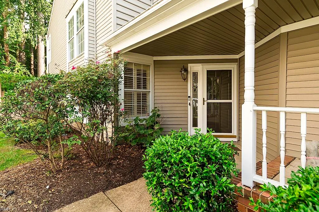 122 Spoon Ct, Yorktown — photo