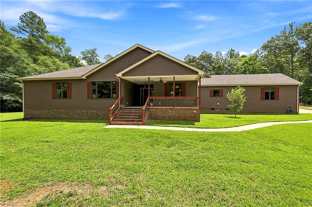 18152 Private Stock LN, SMITHFIELD VA 23430