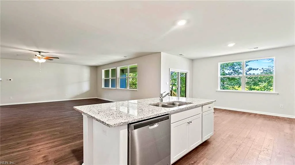 976 Intracoastal Way, Chesapeake — photo