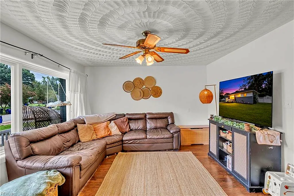 429 Pepper Mill Ln, Norfolk — photo