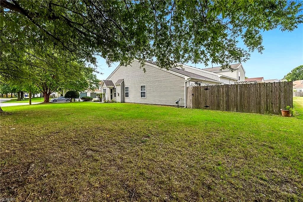 6100 Cambridge Dr, Suffolk — photo