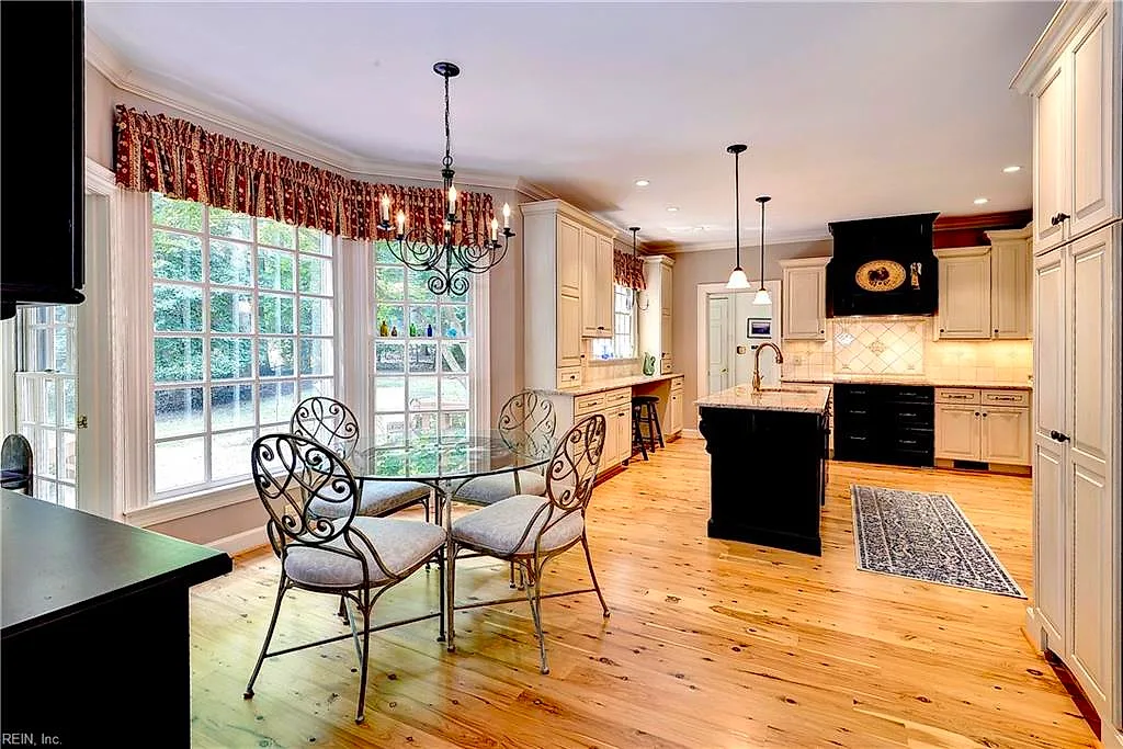 127 Woodmere Ct, Williamsburg — photo