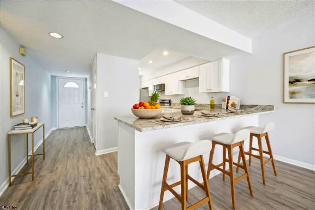 3200 Lynnhaven Dr #202, Virginia Beach — photo