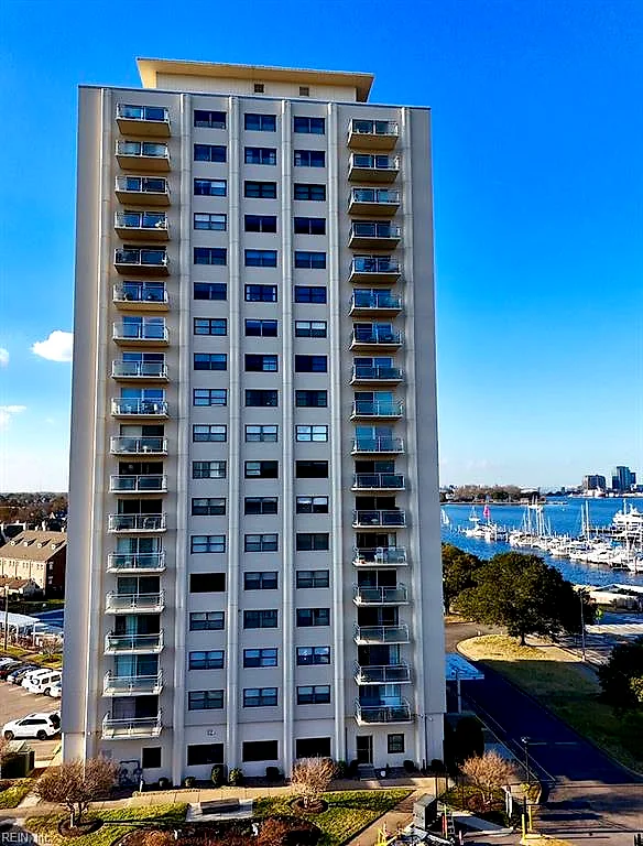 1 Crawford Pw #1702, Portsmouth — photo
