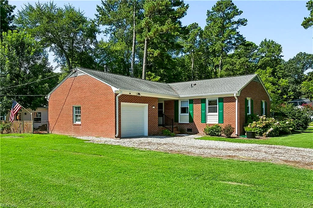 322 Sharon DR, SEAFORD VA 23696