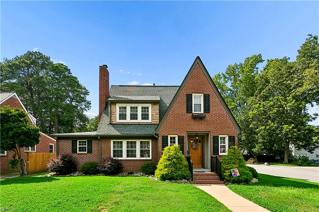 9 Shirley RD, NEWPORT NEWS VA 23601