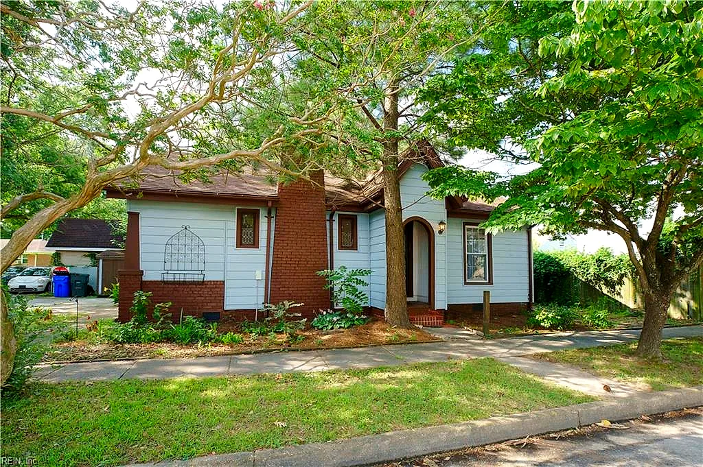 1009 E Leicester AVE, NORFOLK VA 23503